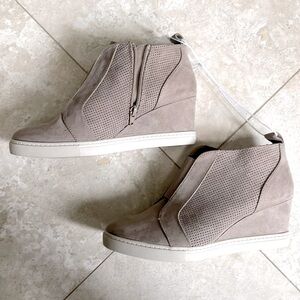 NWT never worn Target A New Day heeled sneakers size 9